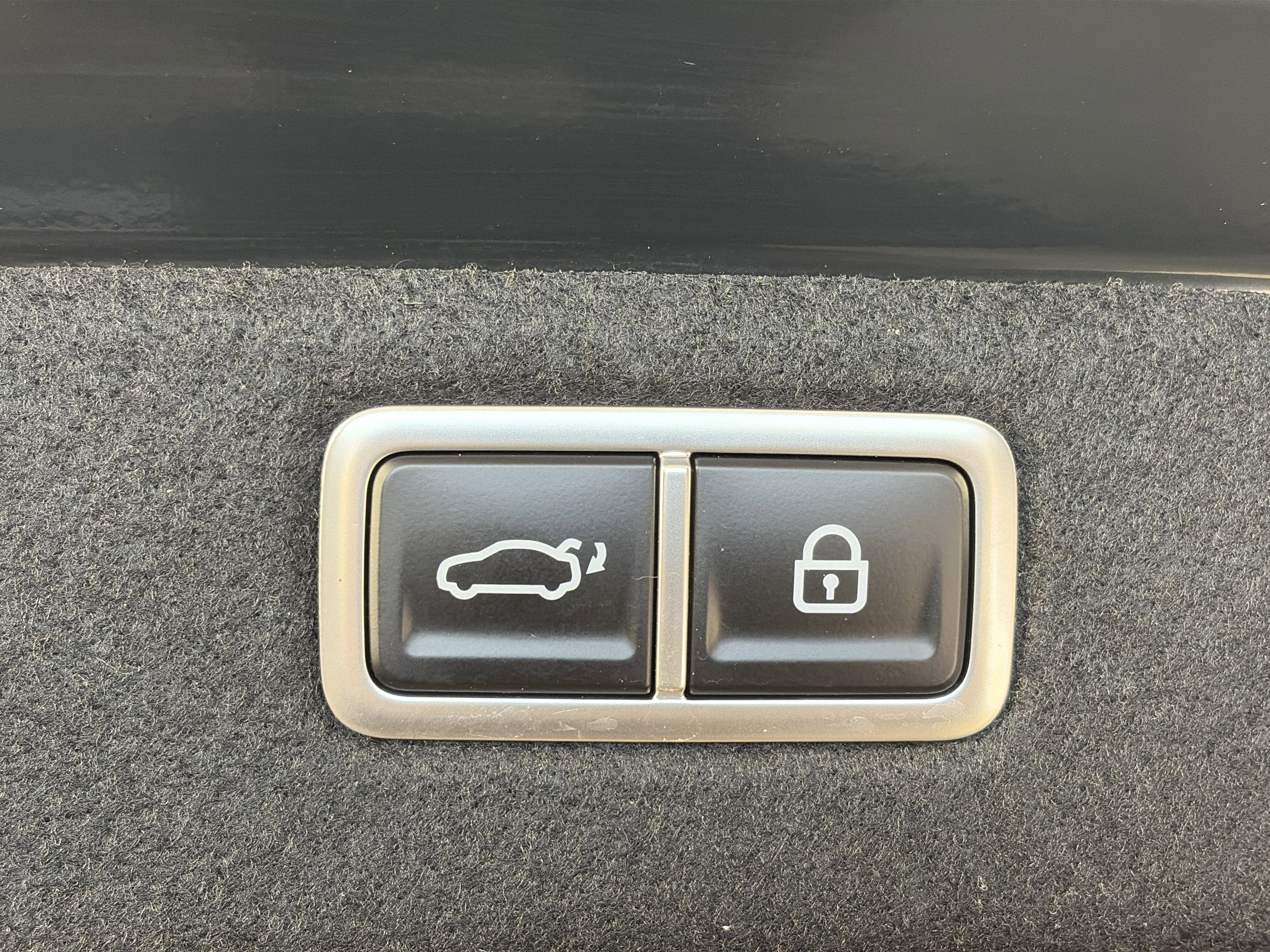 Used 2024 Genesis G70 3.3T Advanced w/ Sport Prestige Package image 14