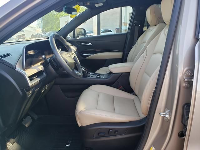 Used 2024 Cadillac XT4 Luxury w/ Cold Weather Package AWD/4WD image 10