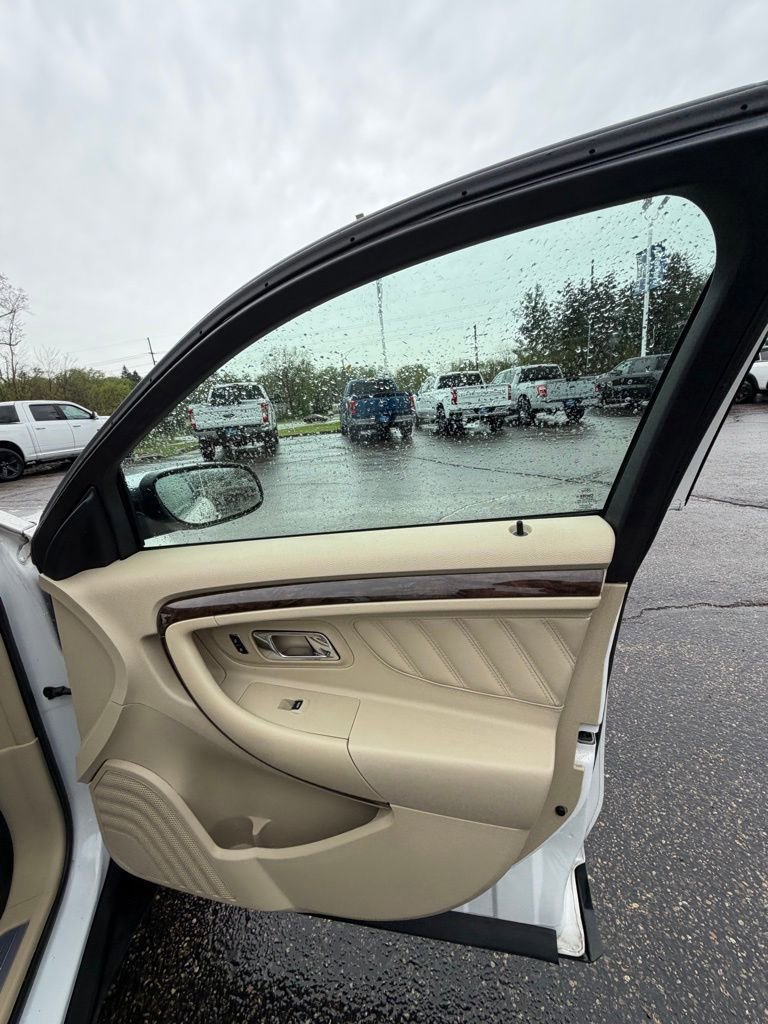 Used 2016 Ford Taurus Limited w/ Equipment Group 301A AWD/4WD image 17