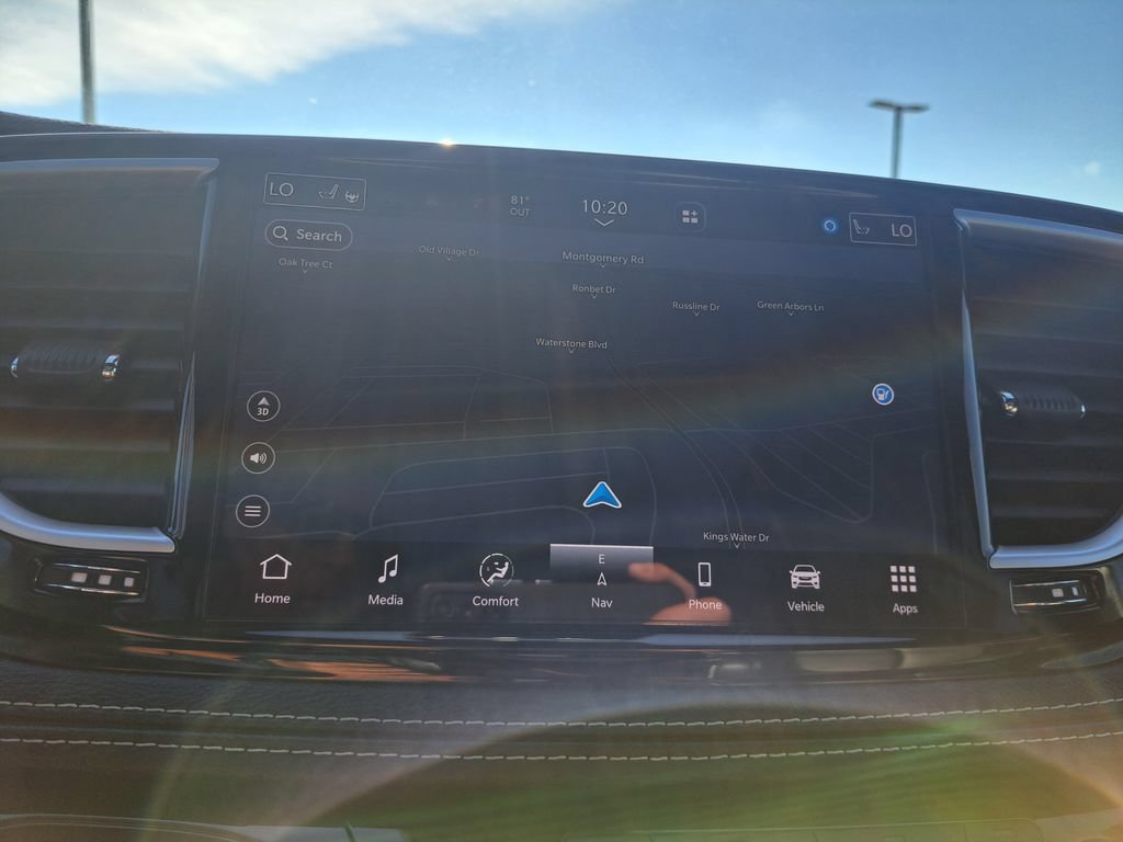 Used 2025 Chrysler Pacifica Limited FWD image 17