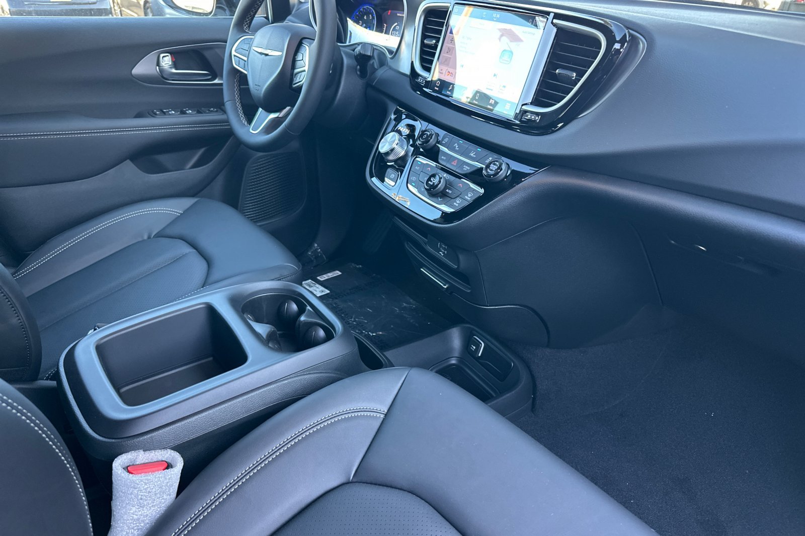 New 2026 Chrysler Voyager LX FWD image 17