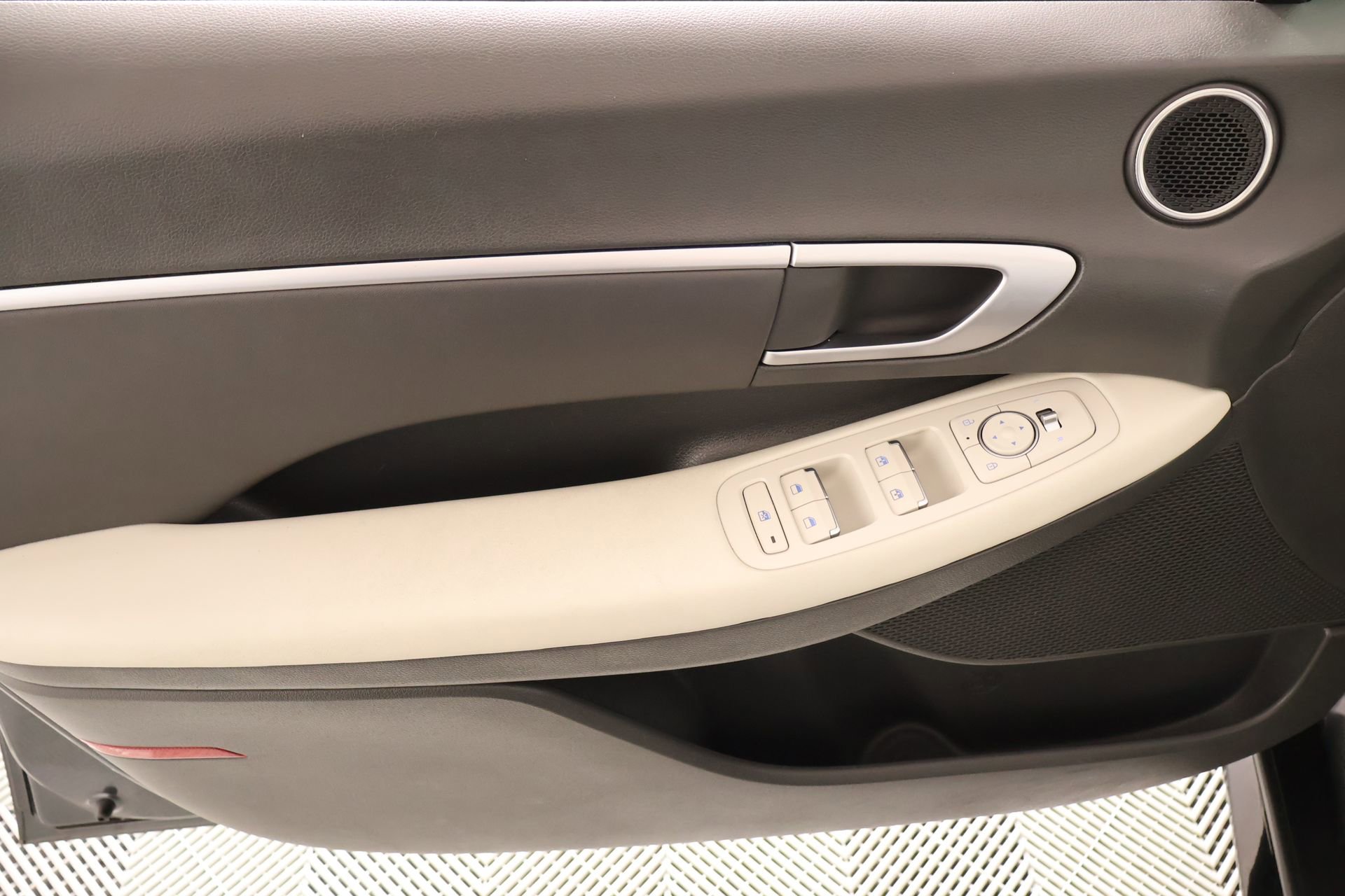 Used 2025 Hyundai Sonata SEL FWD image 15