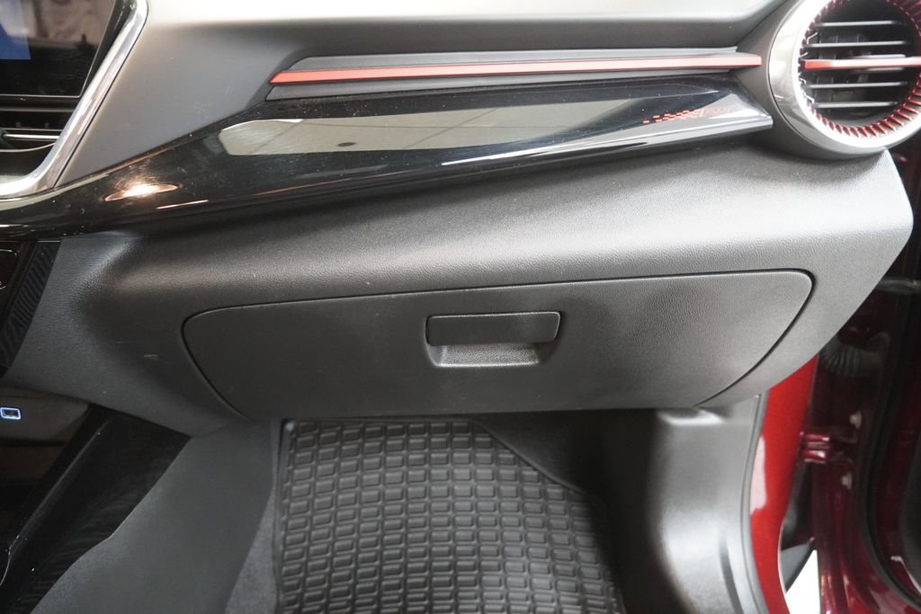 Used 2024 Chevrolet Trax RS w/ Driver Confidence Package image 34