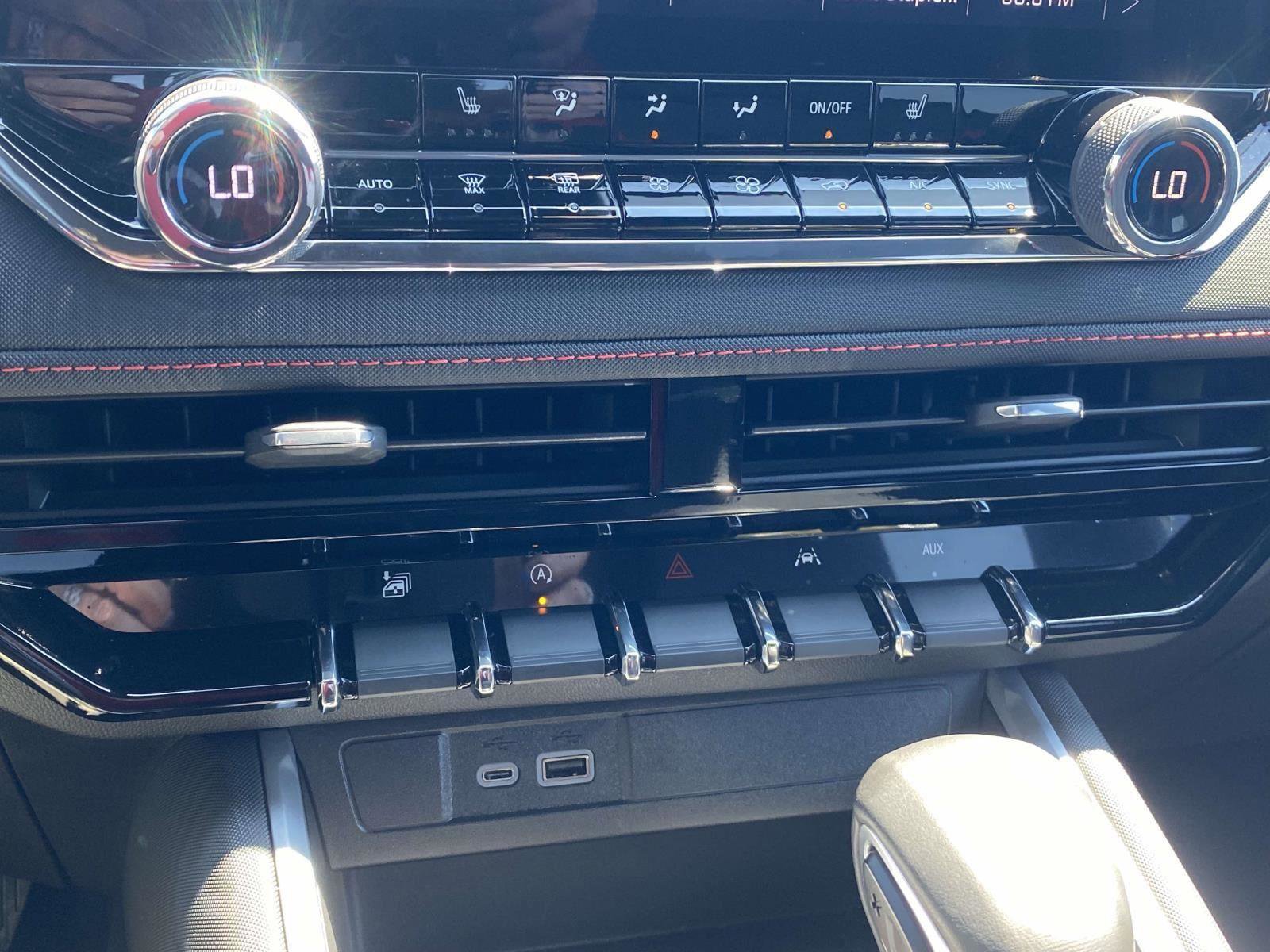 Used 2024 Chevrolet Colorado Z71 w/ Z71 Convenience Package 2 image 9