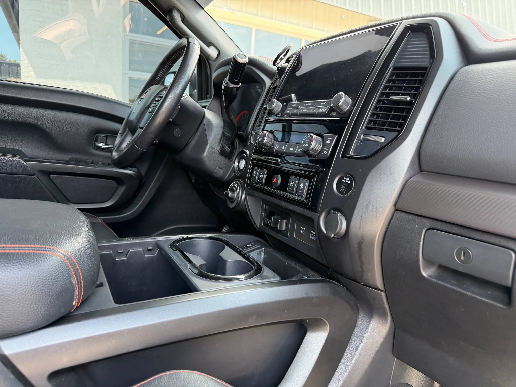 Used 2020 Nissan Titan PRO-4X w/ Pro-4x Convenience Package AWD/4WD image 13