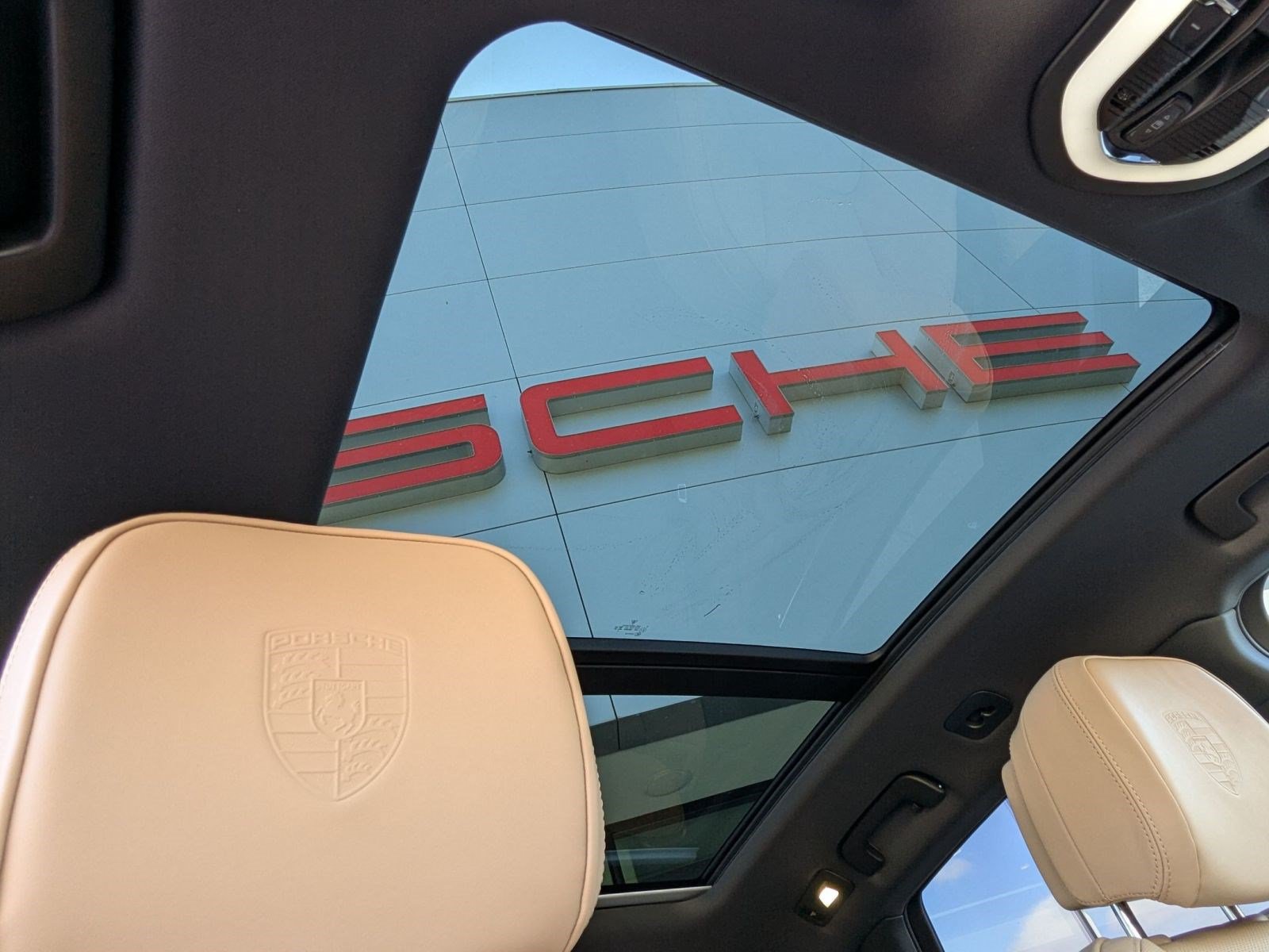 Certified 2026 Porsche Macan AWD/4WD image 27