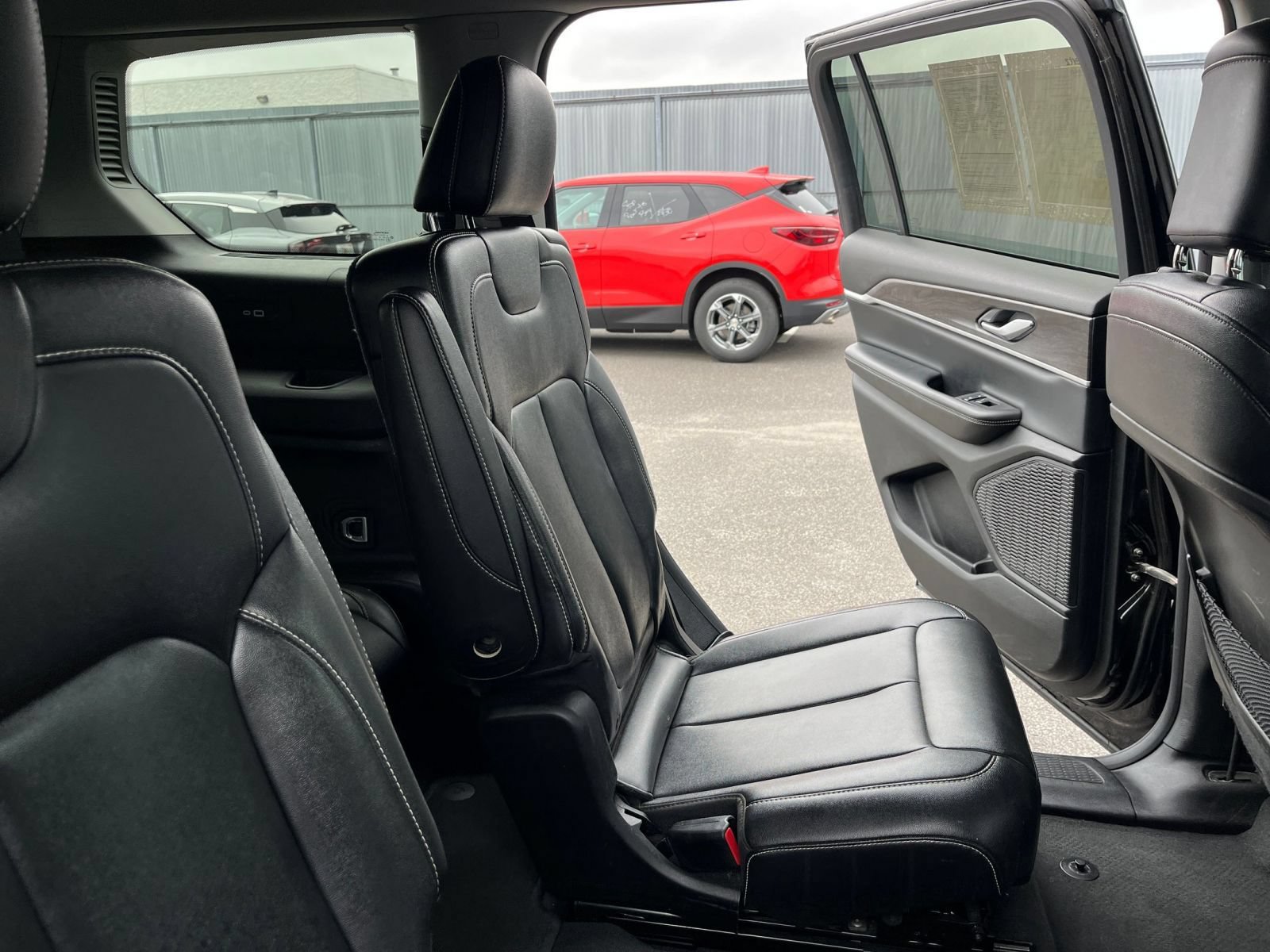 Used 2023 Jeep Grand Cherokee L Limited AWD/4WD image 40