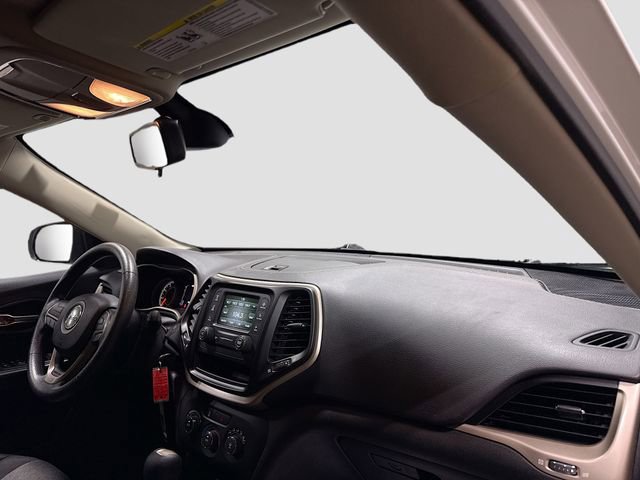 Used 2017 Jeep Cherokee Sport image 25