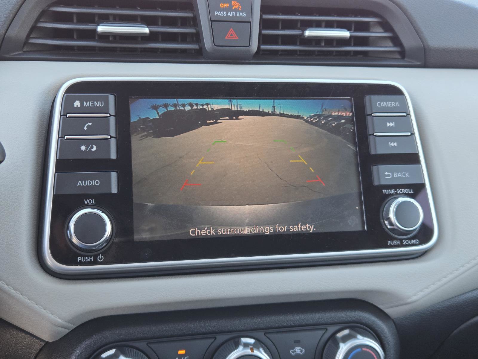 Used 2022 Nissan Versa SV FWD image 9