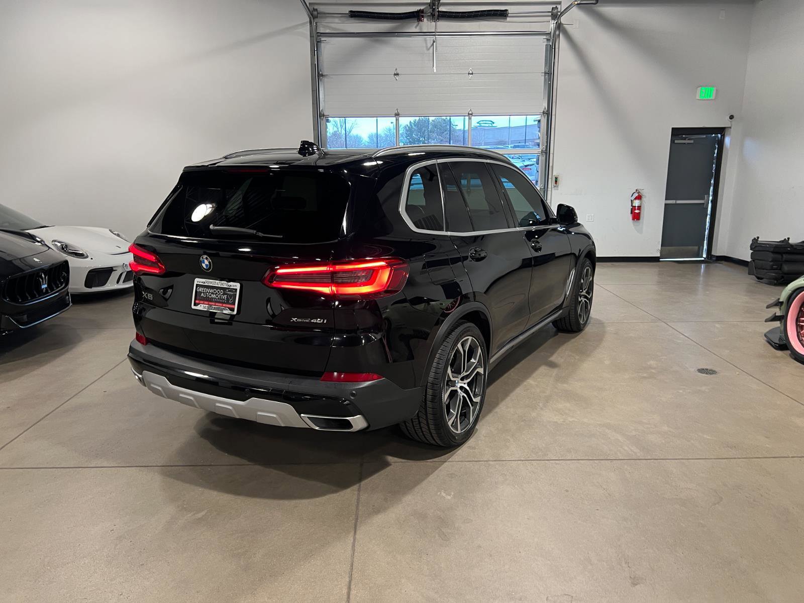 Used 2019 BMW X5 xDrive40i w/ Premium Package 2 AWD/4WD image 3