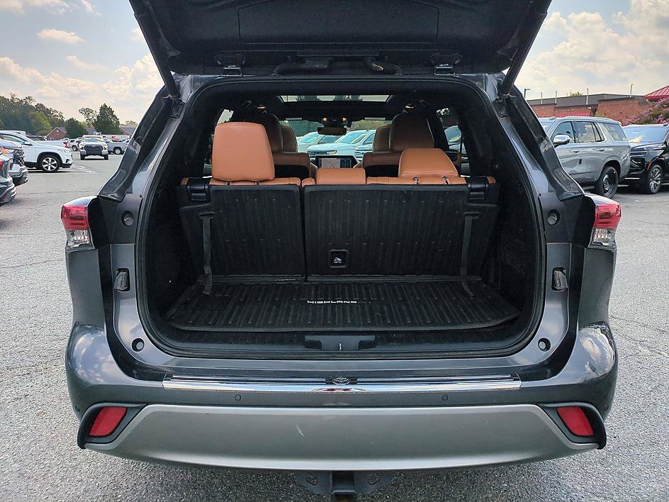 Used 2021 Toyota Highlander Platinum FWD image 33