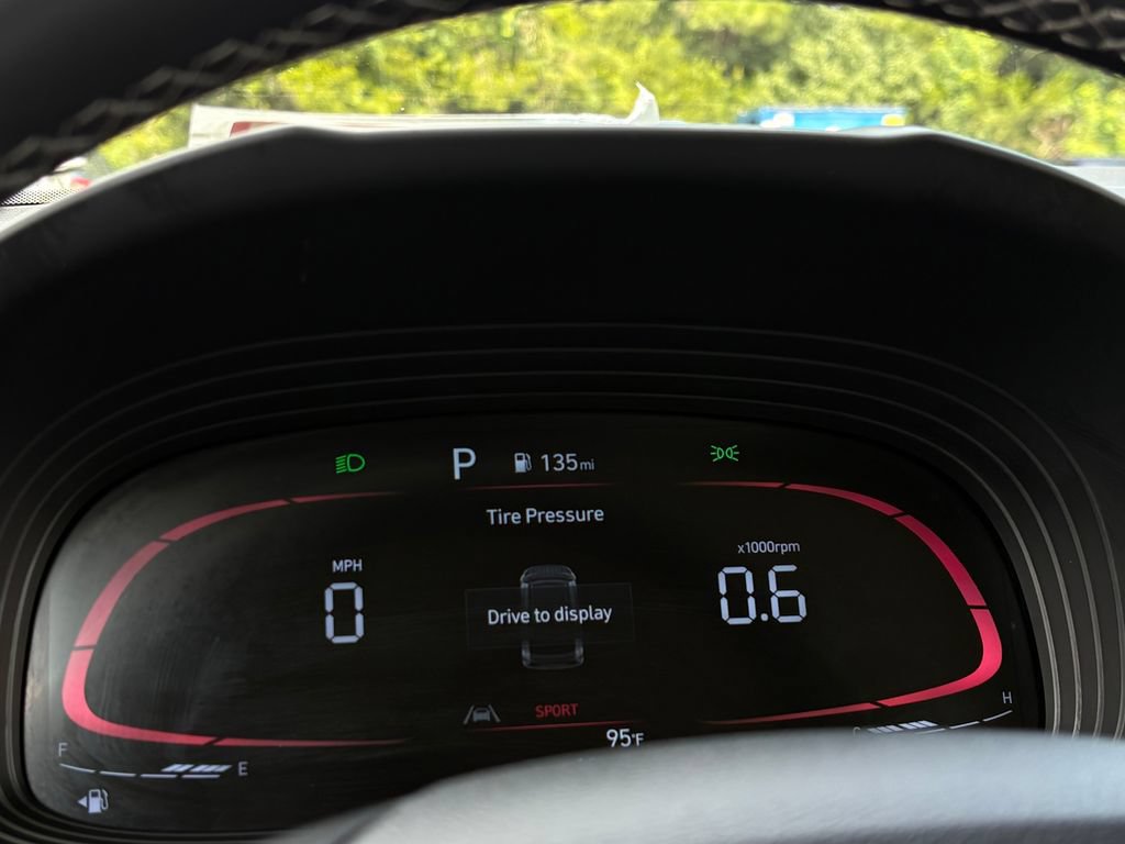 Used 2025 Hyundai Venue SEL FWD image 17