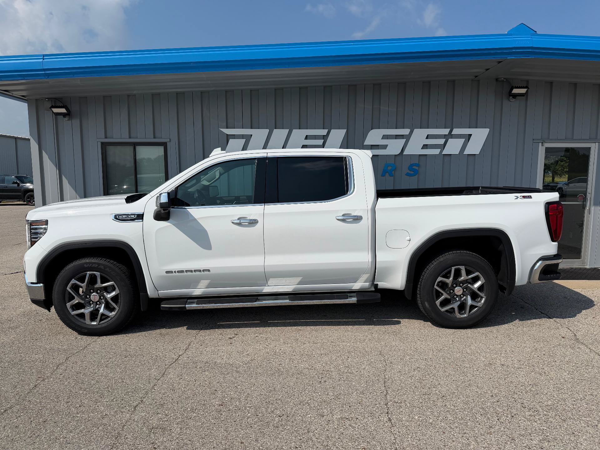 Used 2023 GMC Sierra 1500 SLT AWD/4WD video 1