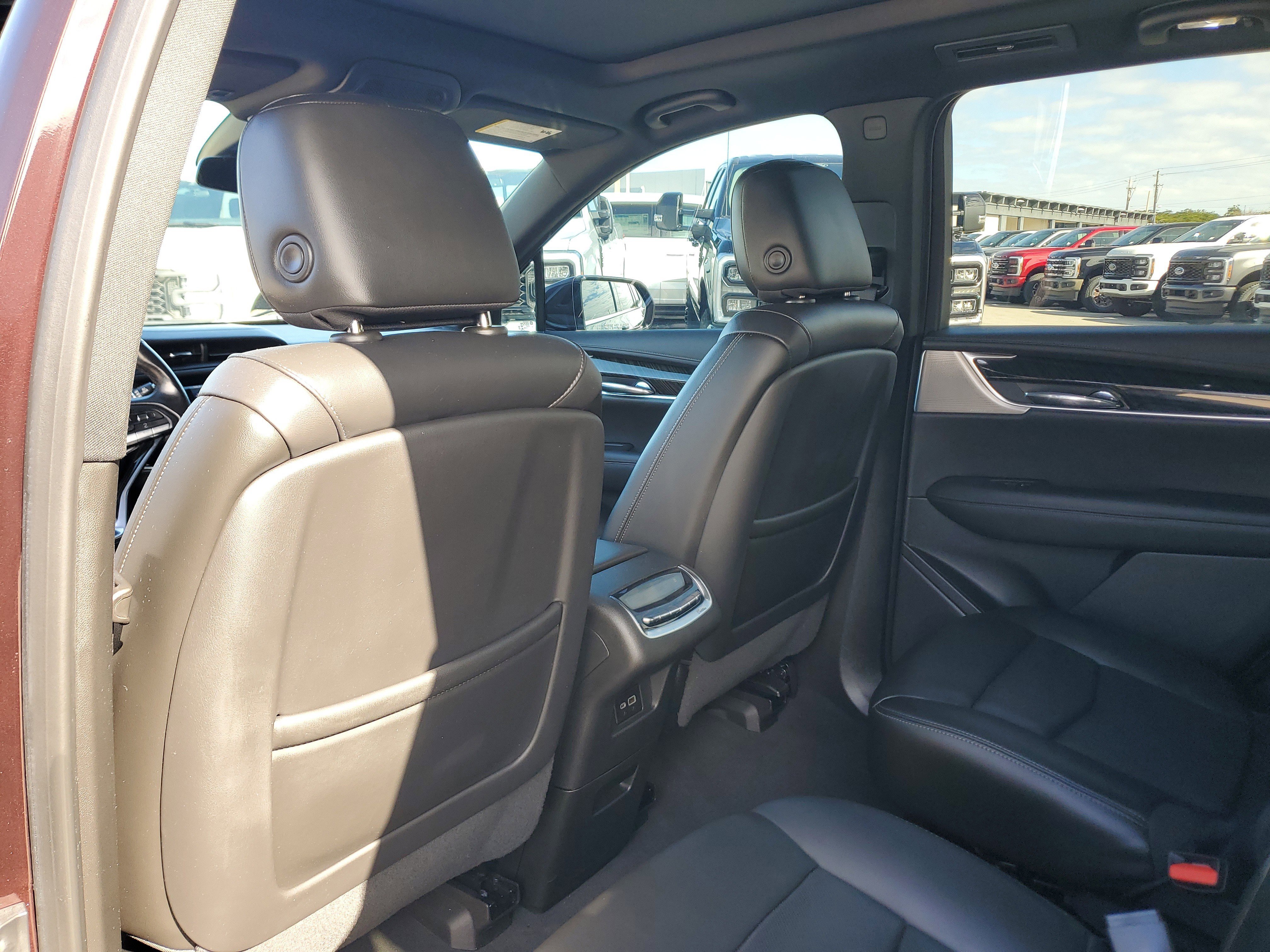 Used 2021 Cadillac XT6 Premium Luxury image 15