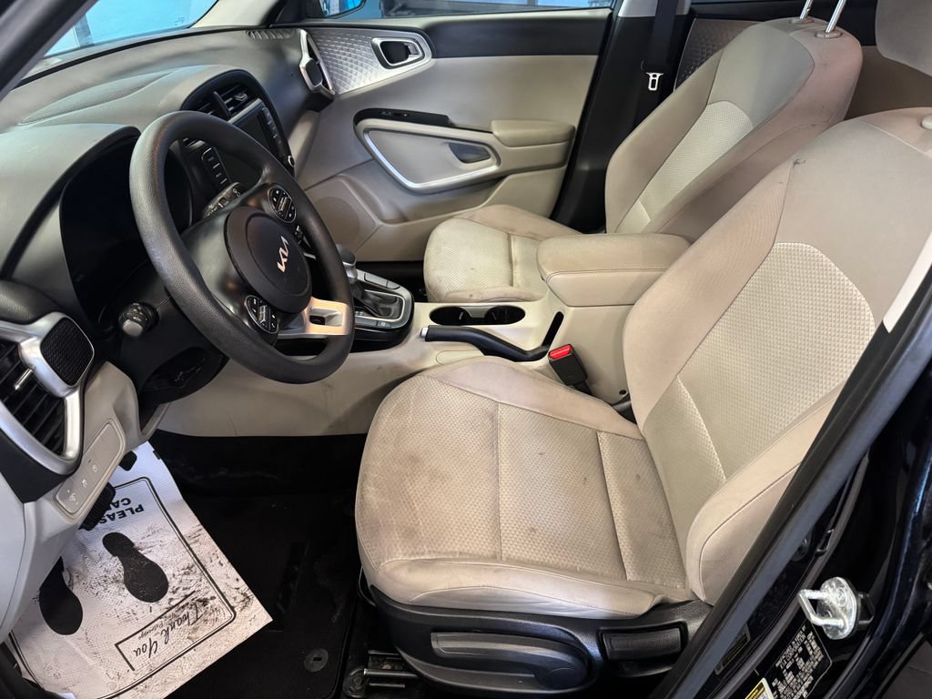 Used 2023 Kia Soul LX FWD image 20
