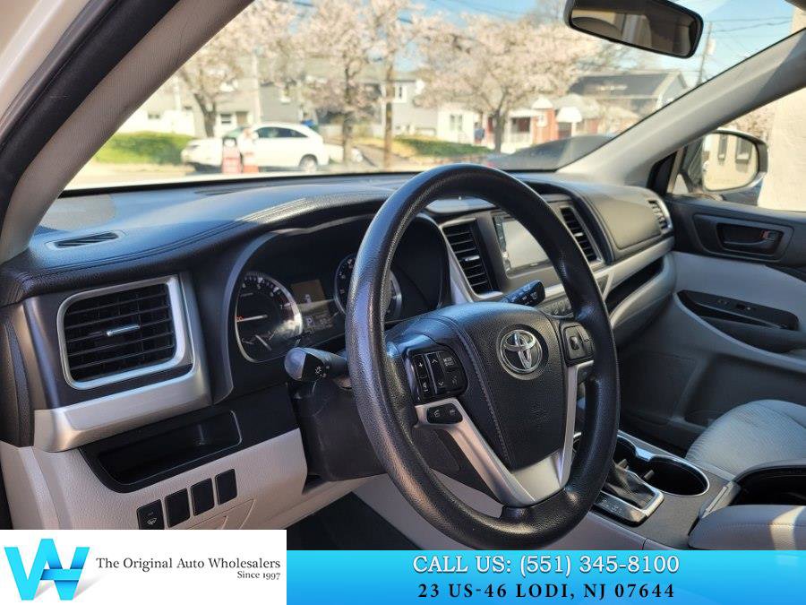 Used 2014 Toyota Highlander LE image 10