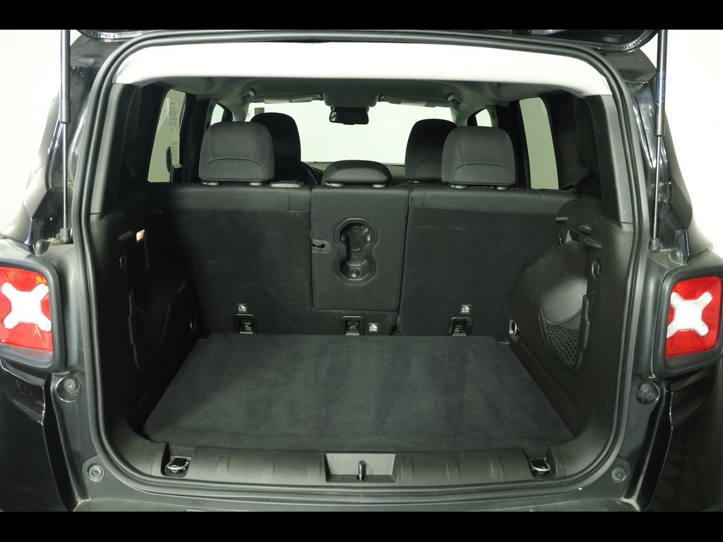 Used 2019 Jeep Renegade Latitude w/ Safety & Security Group II image 17