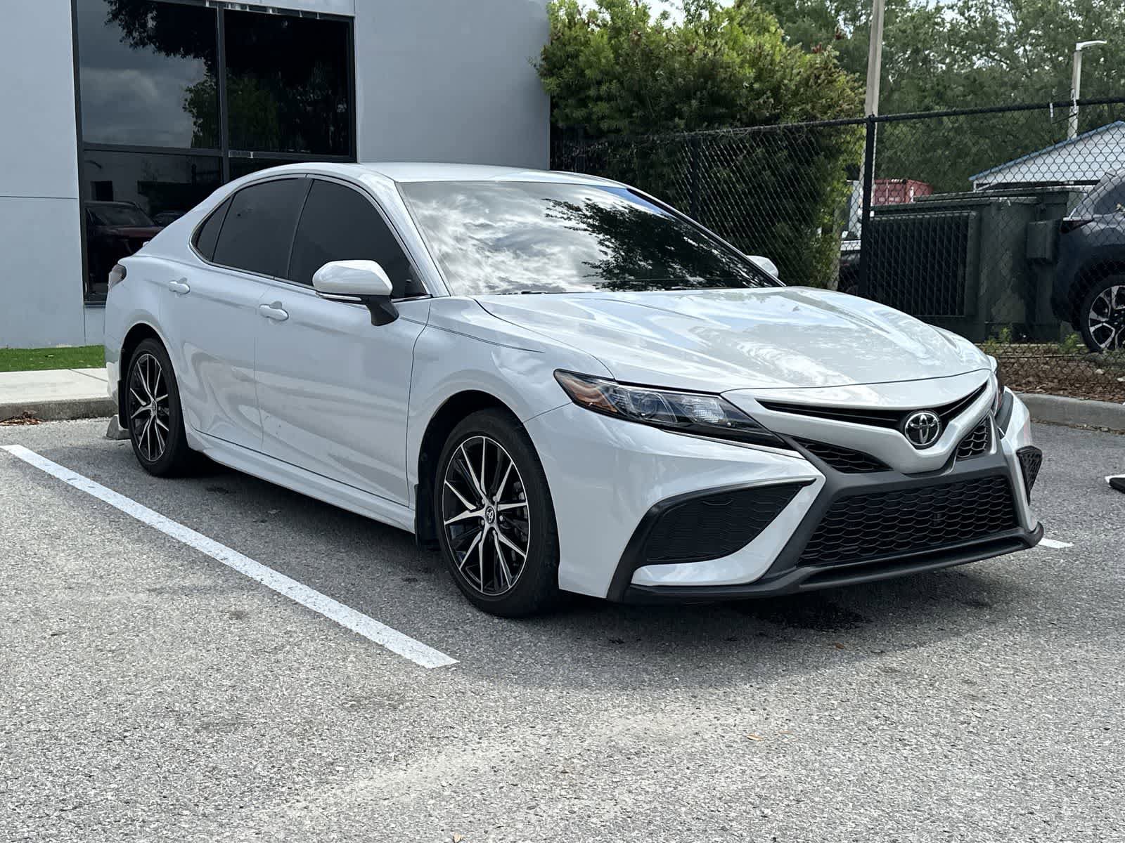 Used 2024 Toyota Camry SE FWD image 11