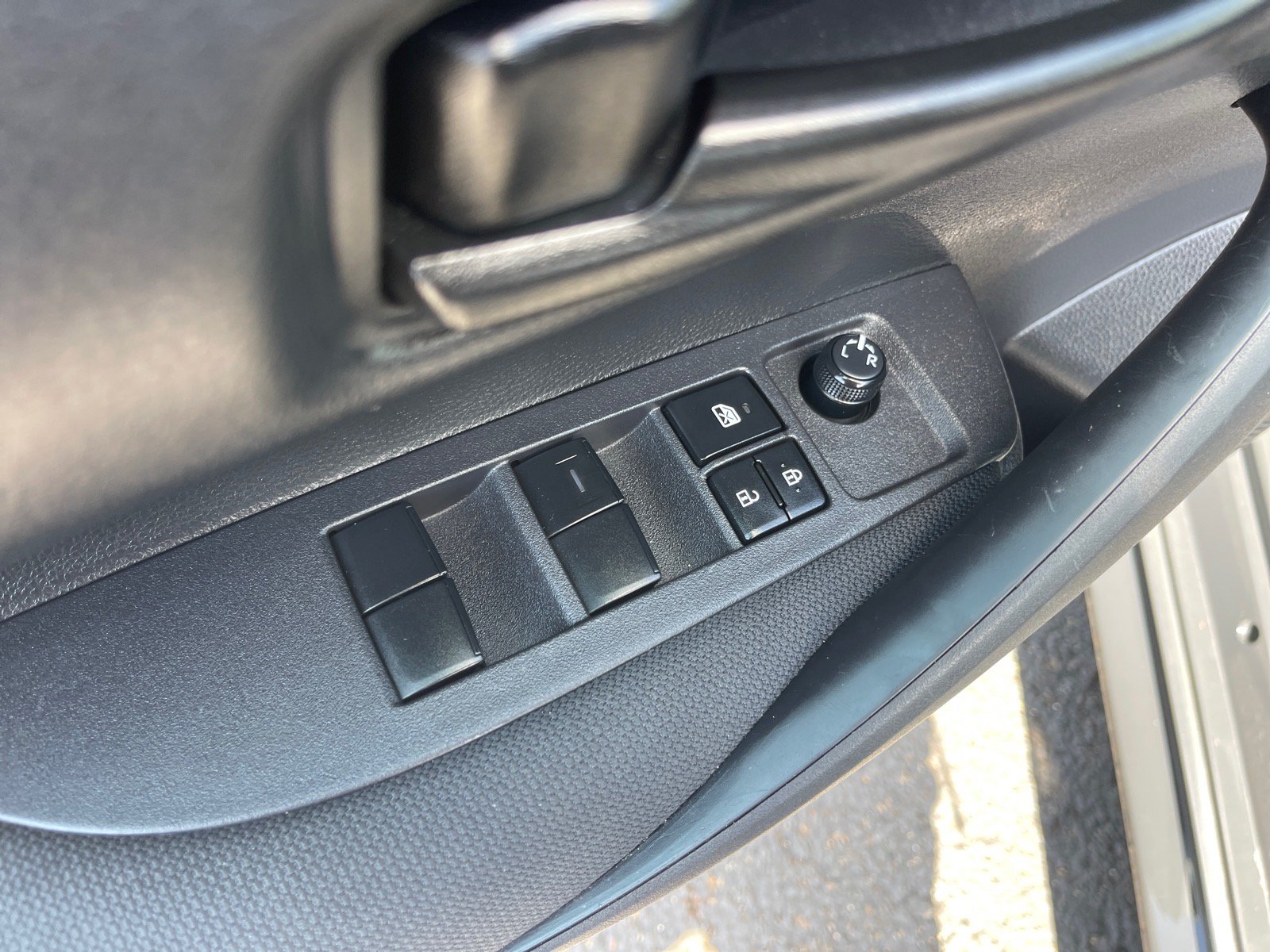 Used 2024 Toyota Corolla LE FWD image 8