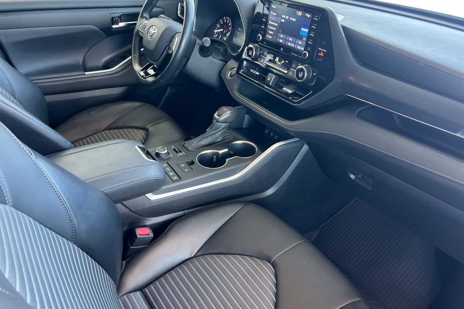 Certified 2021 Toyota Highlander XSE AWD/4WD image 14