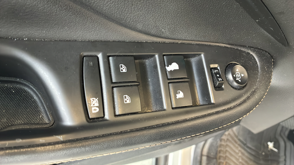 Used 2017 Buick Envision Essence FWD image 21