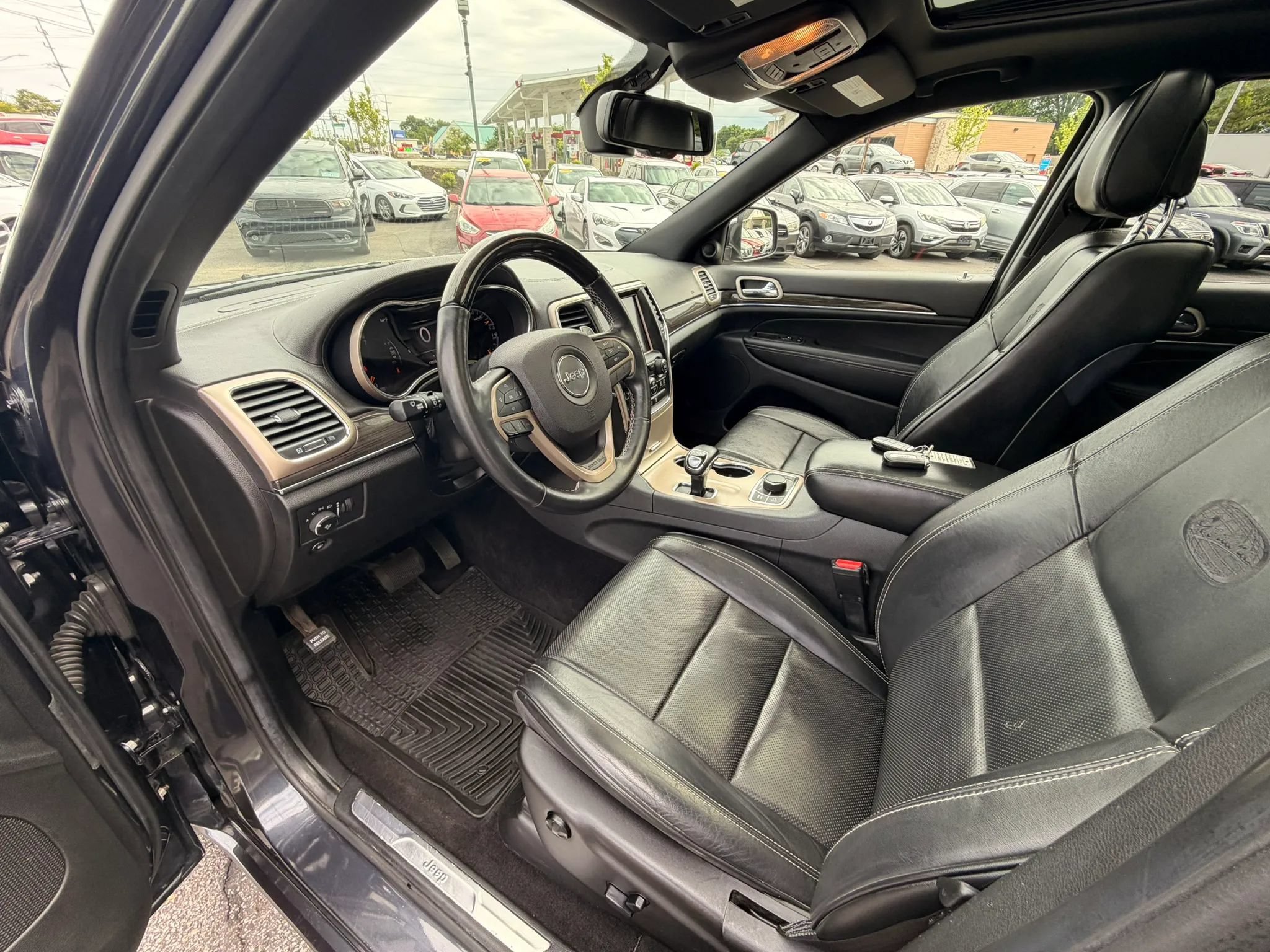 Used 2014 Jeep Grand Cherokee Overland AWD/4WD image 15