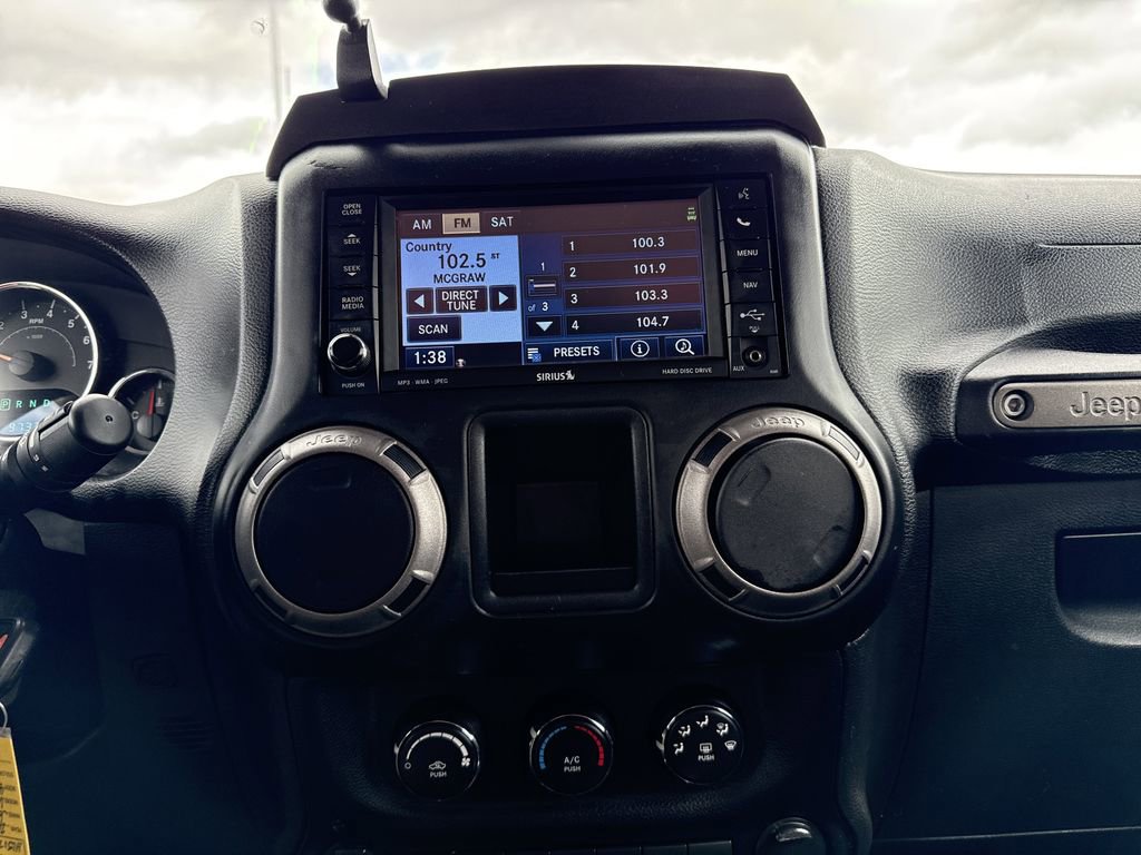Used 2017 Jeep Wrangler Unlimited Sport w/ Connectivity Group AWD/4WD image 19