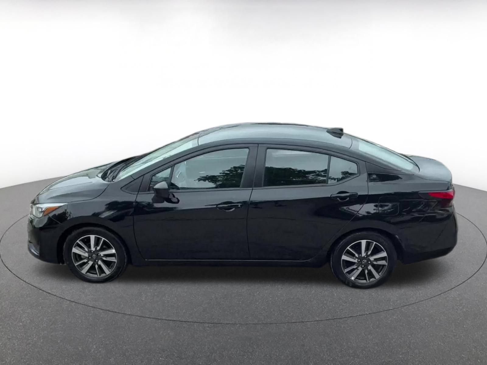 Used 2025 Nissan Versa SV FWD image 9