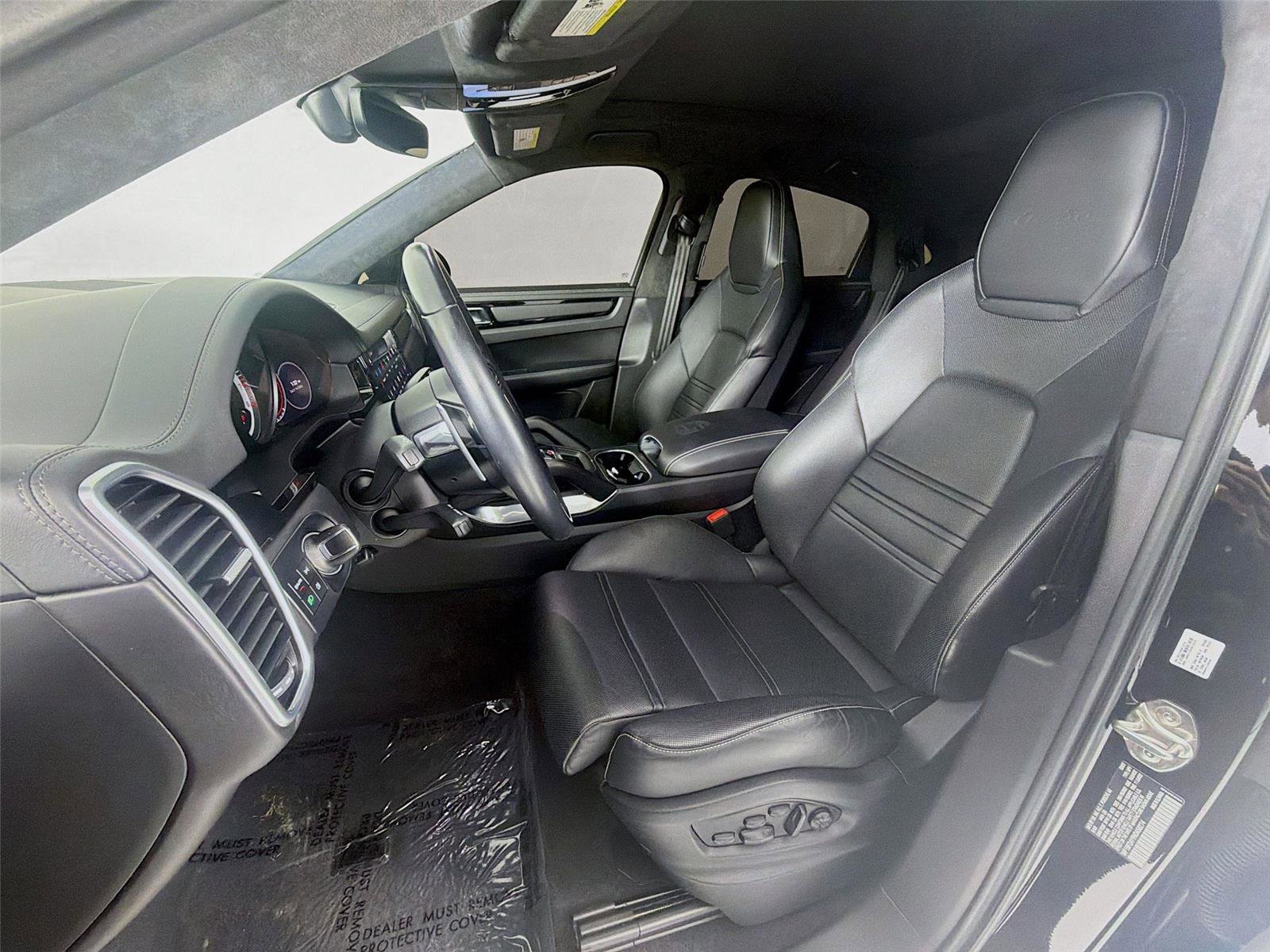 Certified 2022 Porsche Cayenne Turbo image 5