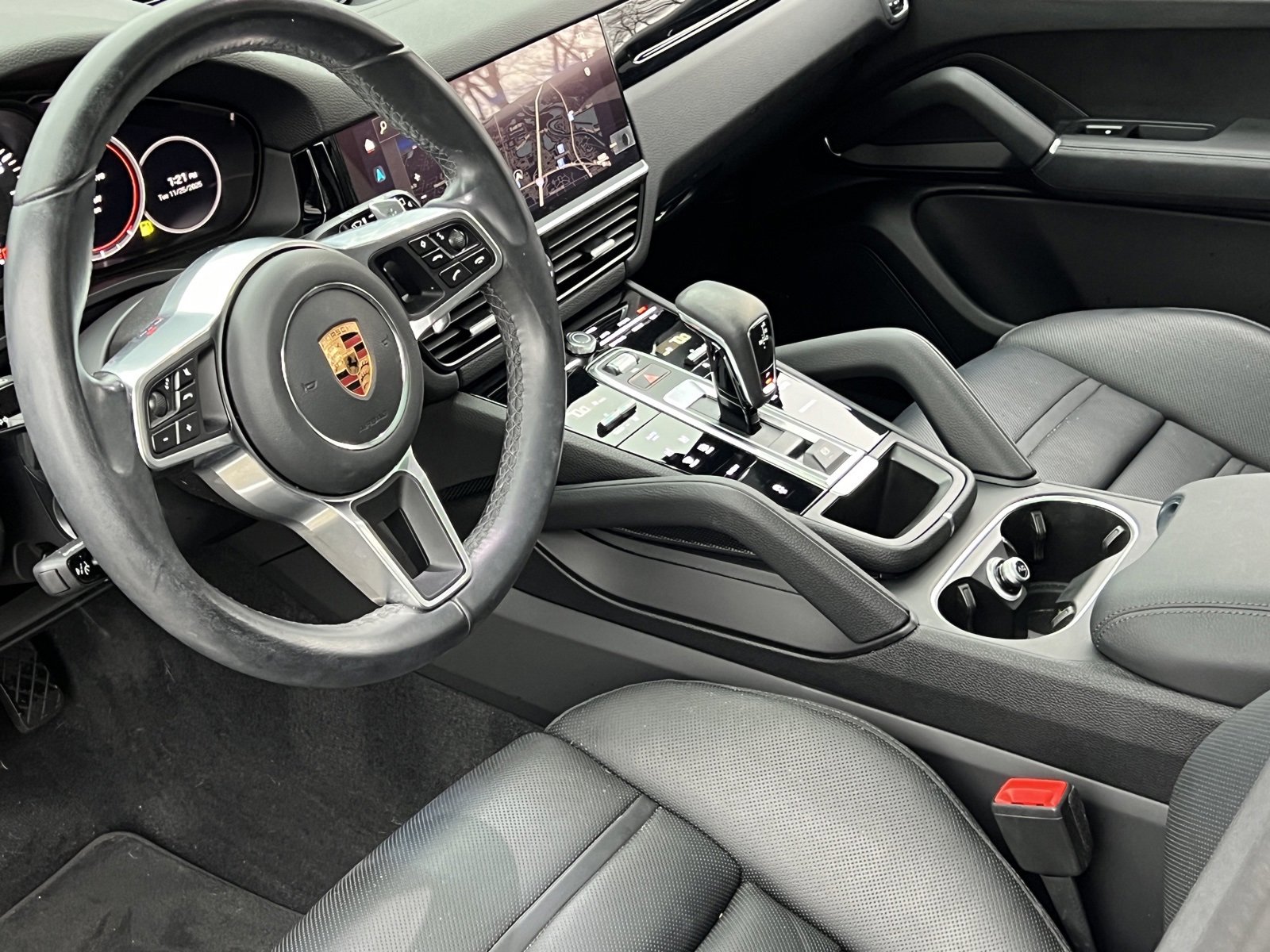 Certified 2022 Porsche Cayenne Platinum Edition image 4