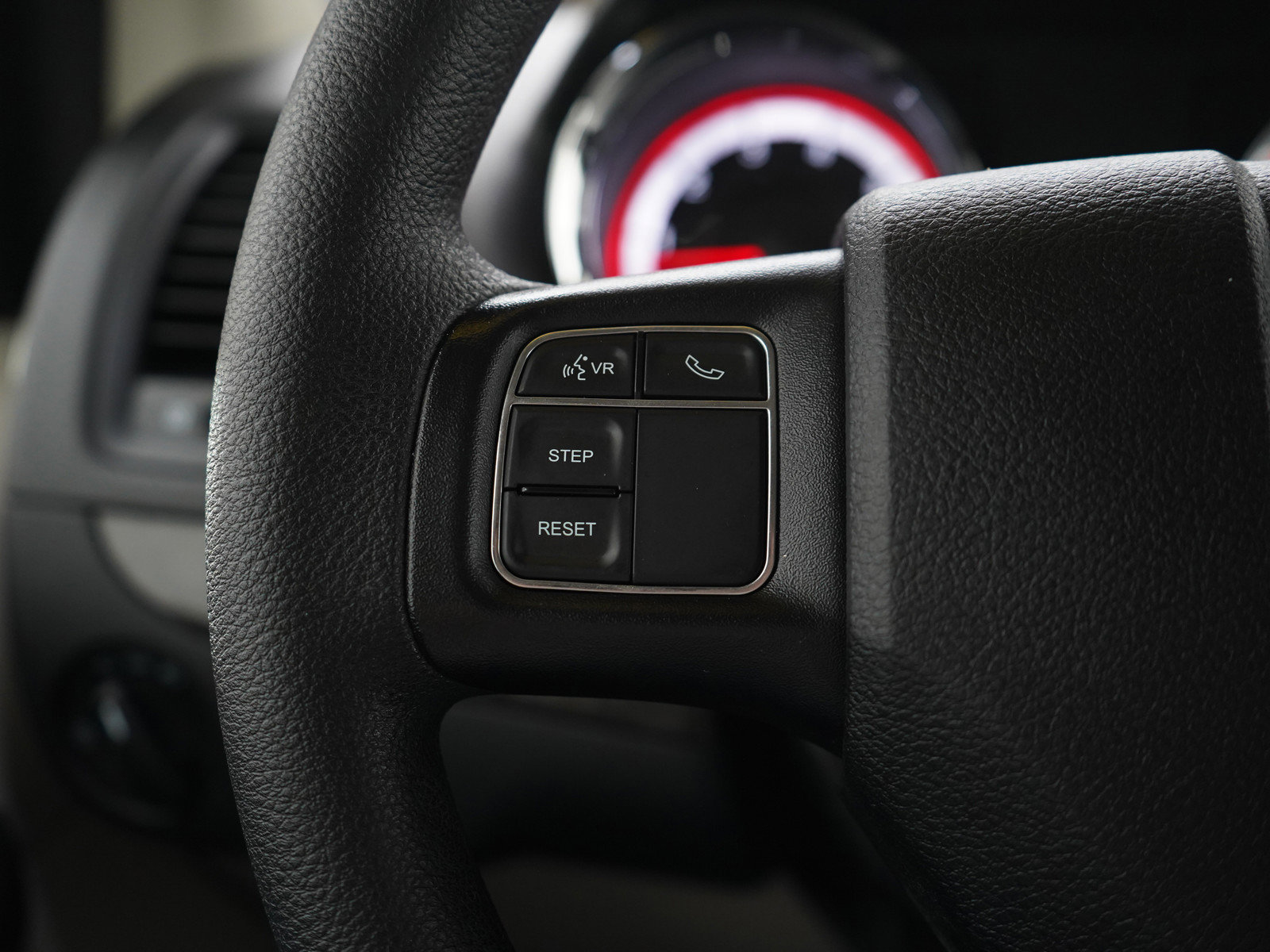 Used 2019 Dodge Grand Caravan SE w/ UConnect Hands-Free Group image 25