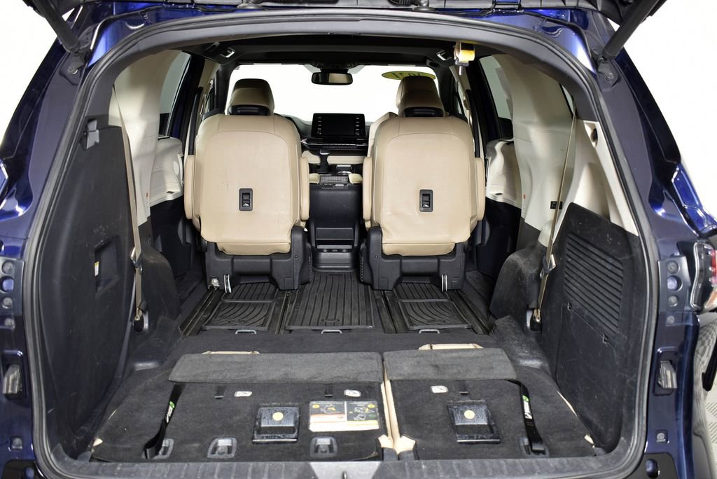 Used 2021 Toyota Sienna Limited image 25