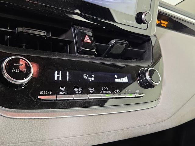 Used 2021 Toyota Corolla LE w/ LE Premium Package image 19
