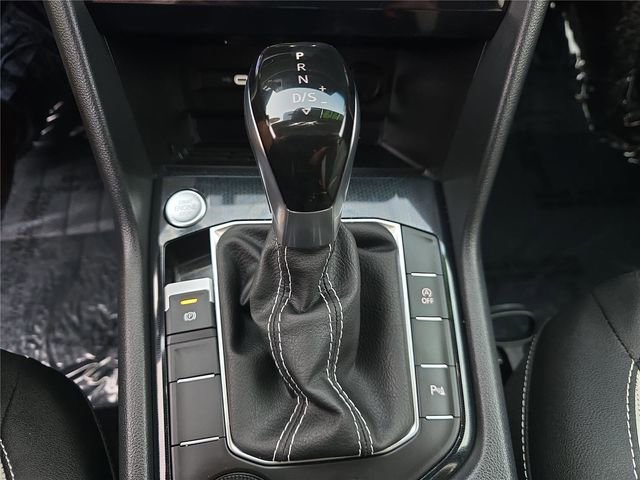 Used 2025 Volkswagen Taos SEL image 23