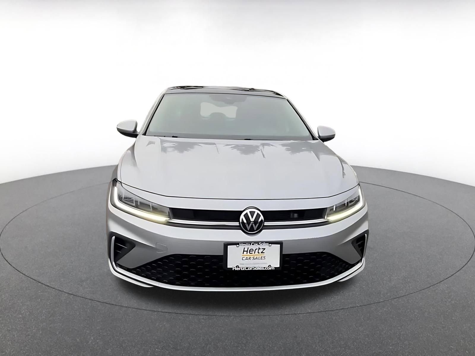 Used 2025 Volkswagen Jetta SE image 4