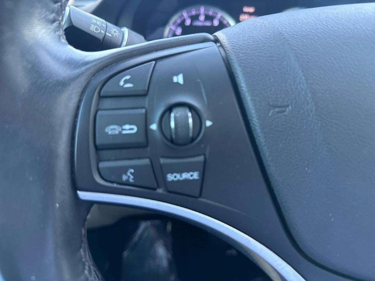 Used 2020 Acura MDX FWD image 23