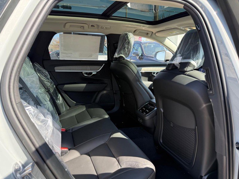 New 2025 Volvo V90 B6 Cross Country Ultra w/ Protection Package Premier image 5