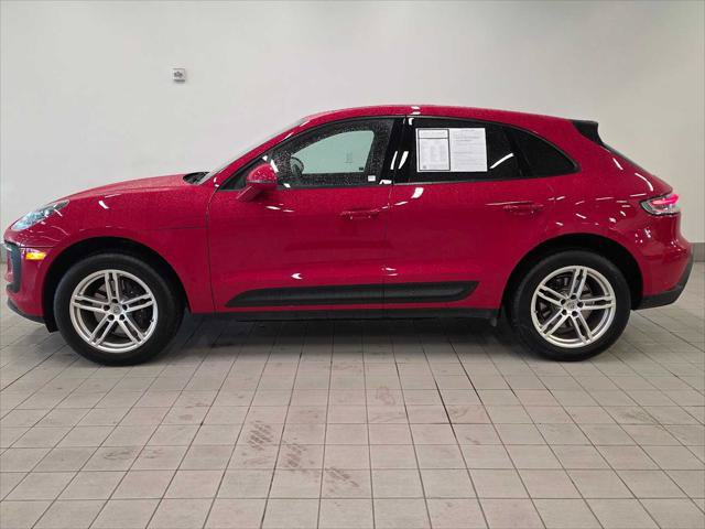 Used 2025 Porsche Macan AWD/4WD image 2