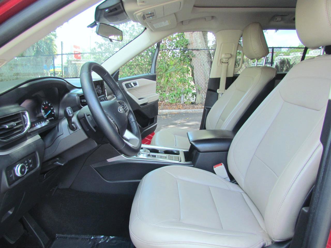 Used 2020 Ford Explorer XLT w/ Equipment Group 202A RWD image 15