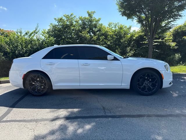 Used 2019 Chrysler 300 S RWD image 8