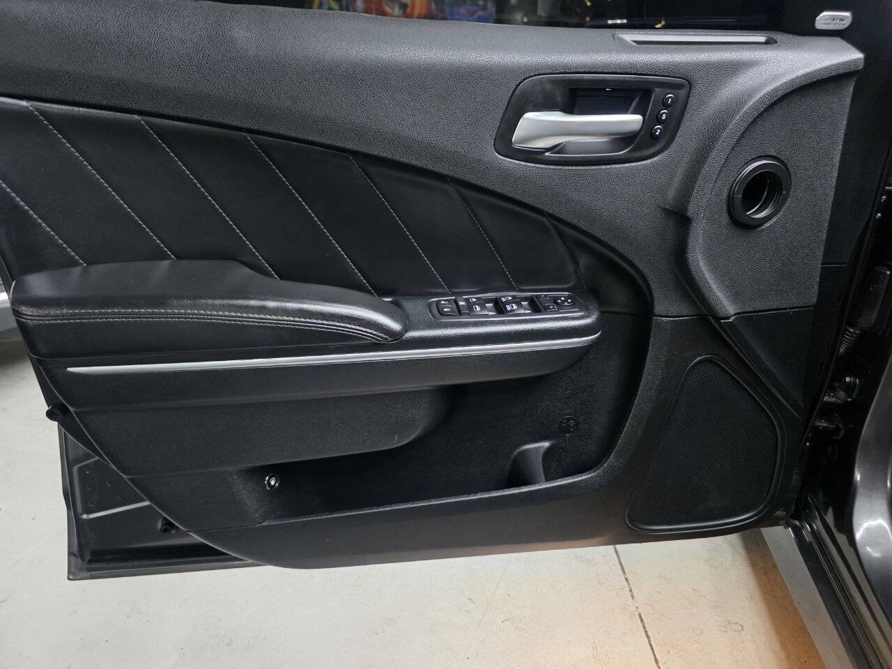 Used 2018 Dodge Charger R/T Scat Pack w/ Dynamics Package RWD image 11