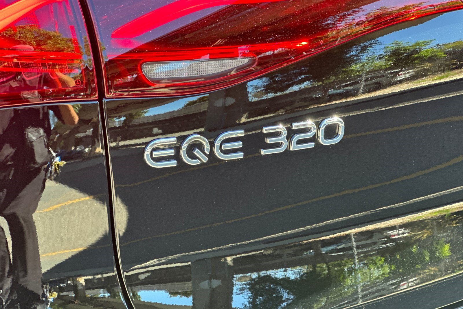 Used 2026 Mercedes-Benz EQE 320 4MATIC SUV image 28