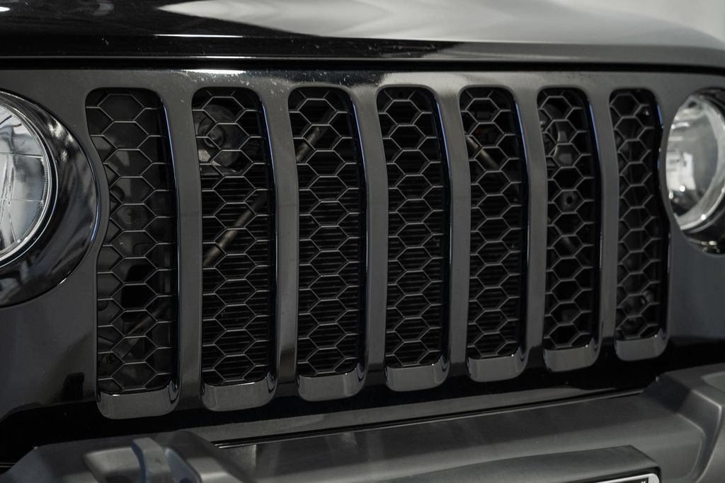 Used 2023 Jeep Gladiator Sport AWD/4WD image 9