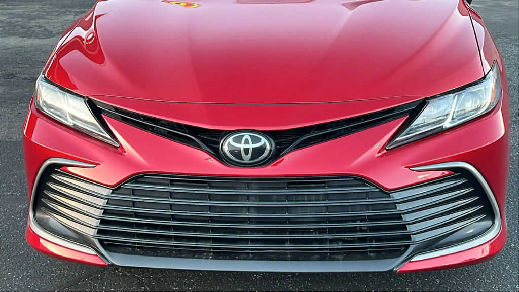 Used 2023 Toyota Camry LE w/ Convenience Package FWD image 3