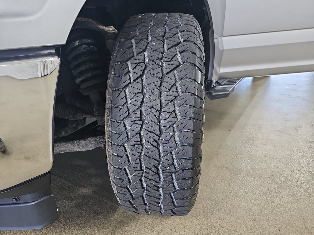 Used 2020 Ford F150 XLT w/ Equipment Group 302A Luxury AWD/4WD image 36
