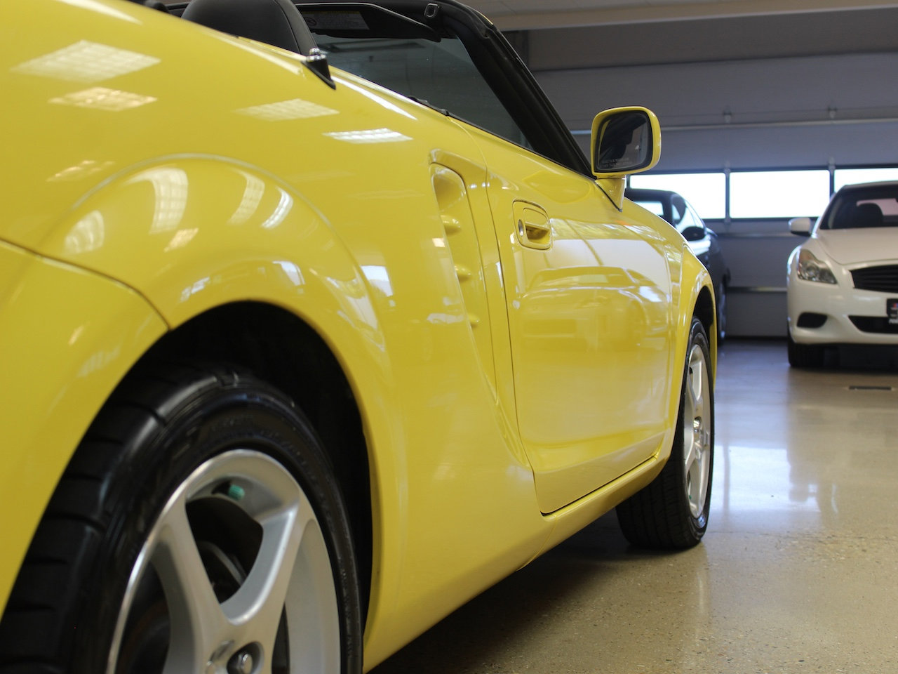 Used 2004 Toyota MR2 image 23