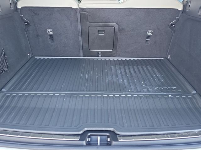 Used 2023 Volvo XC60 T8 Plus image 11