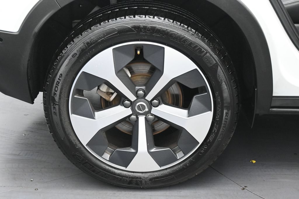 Used 2026 Volvo XC40 B5 Plus AWD/4WD image 14