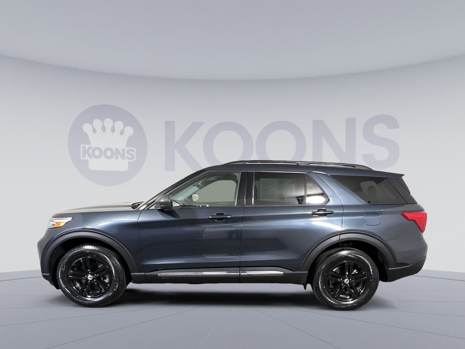 Used 2022 Ford Explorer XLT w/ Equipment Group 202A image 2