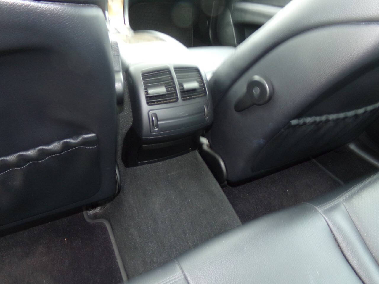 Used 2008 Mercedes-Benz E 350 4MATIC Sedan image 16